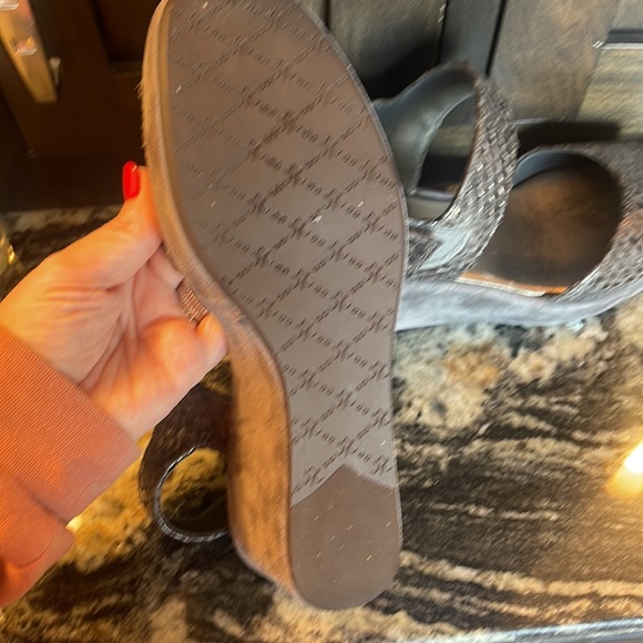 Size 9 Johnston and Murphy Wedge Sandals - Picture 5 of 7